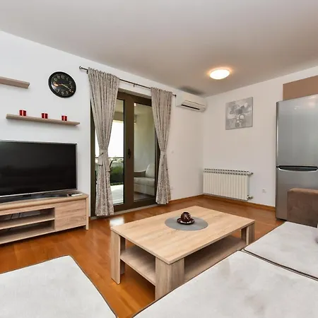 Petra Πανσιόν 3*