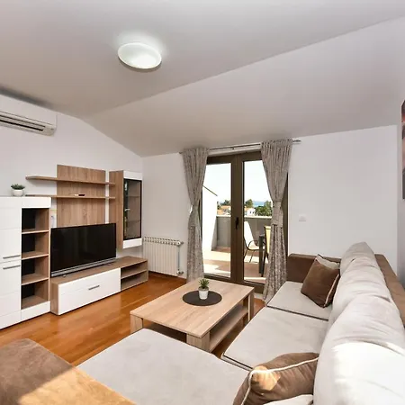 Petra Πανσιόν