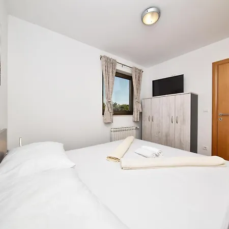 Petra Πανσιόν 3*