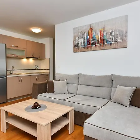 Petra Πανσιόν Vir